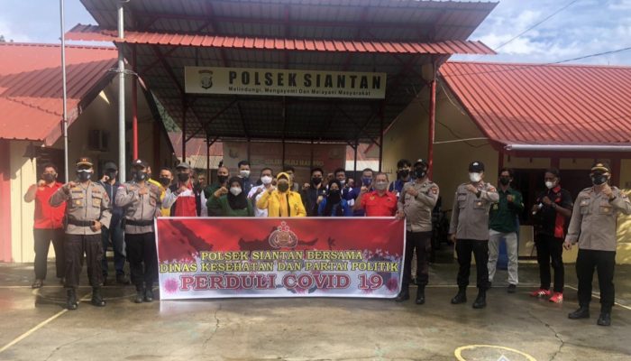 Polsek Siantan Dan Parpol Bagi – Bagi Masker Pada Masyarakat