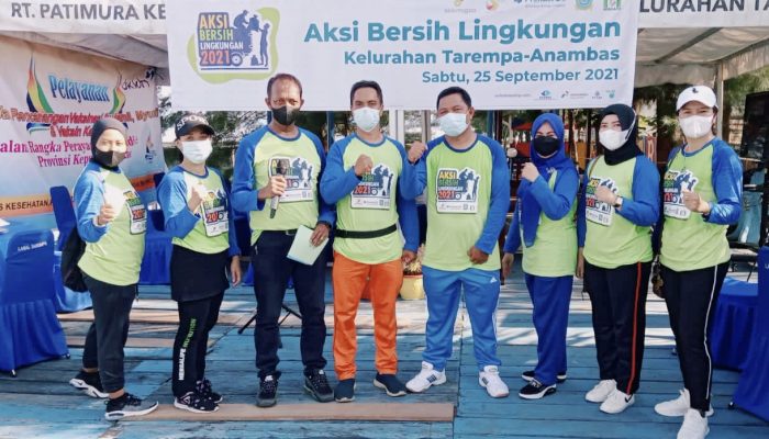 Premeir Oil Bersama Yayasan Madani Gandeng Kelurahan Tarempa Laksanakan Aksi Bersih Lingkungan