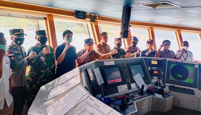 Wabup Anambas Tinjau Pemasangan SKKL Optik Kabel Bawah Laut di Wilayah Perairan Tarempa