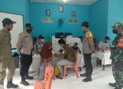 Cegah Covid-19, Polsek Jemaja dan UPT Puskesmas Letung Gelar Vaksinasi di Desa Sunggak