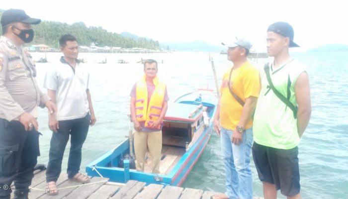 Jalin Silahturahmi, Personil Bhabinkamtibmas Polres Kepulauan Anambas Lakukan Patroli