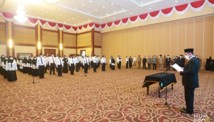 Gubernur Ansar Lantik Kepala Sekolah dan Pengawas SMA, SMK dan SLB se-Kepri