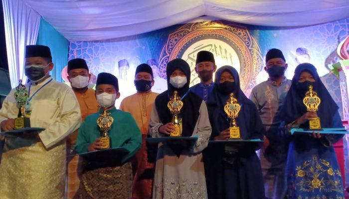 Juara Umum di MTQ ke-VII Kecamatan Siantan, Kades Surianto Berharap Generasi Muda Gemar Baca Alquran
