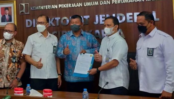 Bupati Anambas Tandatangan Serah Terima Barang Milik Negara di Kementrian PUPR