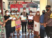 Pemdes Sri Tanjung Salurkan BLT DD secara Door To Door ke Rumah Warga