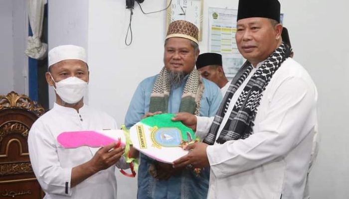 Safari Ramadhan, Bupati Anambas Salurkan Bantuan Satu Unit Mobil Ambulance pada Kecamatan Siantan Utara