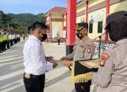 Berhasil Ungkap Kasus Korupsi, Kapolres Anambas Berikan Penghargaan kepada  Tim Tipidkor Satreskrim