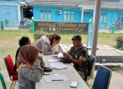 Koramil 02 Tarempa Bagikan BLT Minyak Goreng untuk PKL