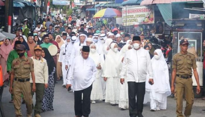 Bupati Haris Sambut Kedatangan Jemaah Haji Tiba di Anambas