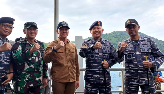 Danlanal Tarempa Ikut Sambut kedatangan Kafilah Kabupaten Natuna Melalui KRI Bontang-907