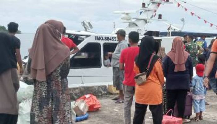 Harga BBM Naik, Kapal Veri MV. VOC Batavia Tujuan Anambas Tunda Berlayar