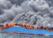 Kapal Nelayan KM Namira Terbakar, Basarnas Evakuasi 8 ABK