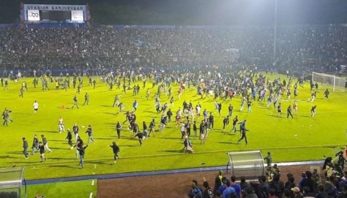 Sepakbola Indonesia Berduka, Tragedi Kanjuruhan Tewaskan 127 Orang