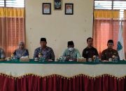 Bupati Anambas Serahkan KTP Elektronik dan Kartu BPJS untuk Masyarakat Ladan