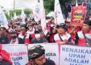 Buruh di Batam Gelar Unjuk Rasa Tuntut Kenaikan UMK 2023