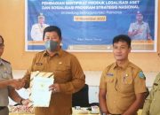 Serahkan Sertifikat, Bupati Anambas : Terimakasih BPN