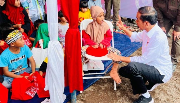 Kunjungi Cianjur, Jokowi Tinjau Posco Bencana Gempa