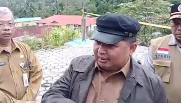 Wabup Kepulauan Anambas Tinjau Longsor di UPT Puskesmas Tarempa