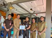 Pemda Anambas Berikan Penghargaan Kepada Cabjari Natuna di Tarempa