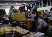 Tim Pemprov Kepri Bawa Bantuan Makanan untuk Korban Longsor di Serasan