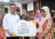 Gubernur Kepri Salurkan Bantuan Insentif Berbagai Komponen Masyarakat di Kabupaten Karimun