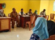 Salurkan BLT-DD, Plt Kades Rezki Harap Bisa Ringankan Beban dan Kebutuhan Warga