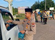 Ramadhan Berbagi, Polsek Galang dan TNI Gelar Bagi-Bagi Takjil Untuk Masyarakat