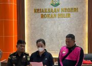 Diduga Korupsi Dana Desa, Kejari Rohil Tahan Mantan Penghulu Bagan Jawa