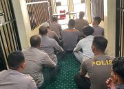 Jumat Berkah, Polres Anambas Gelar Tausiyah dan Ajak Tahanan Sholat Jumat