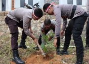 Polres Anambas Tanam Ribuan Bibit Pohon