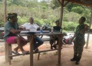 Anggota Koramil 02 Tarempa Kembali Komsos Bersama Warga di Kedai Kopi