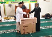 Anggota DPRD Anambas Ellisya, Salurkan Dana Aspirasi Untuk Rumah Ibadah