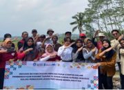 Mahasiswa UGM Ajak Karang Taruna Olah Limbah Batang Pisang Menjadi Kompos
