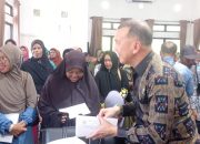 Pemda Natuna Serahkan Bantuan Guru Ngaji Rumahan di Bunguran Timur