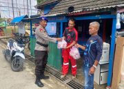 Polres Anambas Bagikan Nasi Bungkus untuk Korban terdampak banjir