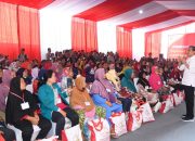 Presiden Jokowi Tinjau Persediaan Beras dan Serahkan Bantuan Pangan di Palembang