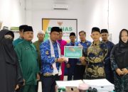 Lurah Syamsir Serahkan Donasi Palestina ke Baznas Anambas