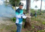 Hari Ibu ke-95, Camat Bunguran Utara Pimpin Kerja Bakti Massal di Pantai Teluk Sangki Kelarik