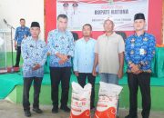 Serahkan Bantuan Pupuk, Bupati Natuna : Upaya Meningkatkan Produktivitas Pertanian