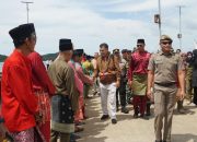 Bupati dan Wabup Natuna Serahkan Bantuan paket Sembako Hygiene Kit untuk Warga Pangkalan