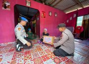 Kapolsek Palmatak dan Anggota Berikan Bantuan Sosial di Bulan Ramadhan