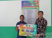 Salurkan BLT, Kades Mengkait Ingatkan Pentingnya Penggunaan Bantuan Langsung Tunai