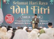 Bareng Keluarga dan Warga Muba, Pj. Bupati Apriyadi Salat Id di Rumdin