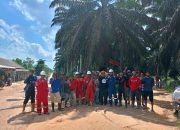 Warga Desa Nusa Serasan Antusias Bersihkan Tanam Tumbuh Dekat Jaringan PLN 