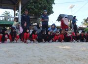 Peringati HCPSN 2024, Siswa SDN 004 Letung Berpartisipasi dalam Pelepasan 200 Tukik di Pantai Kusik