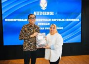 Bupati Kasmarni Paparkan Potensi Kawasan Industri Buruk Bakul di Kemenperin RI