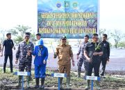Pemkab Bengkalis dan Lanal Dumai Tanam 3000 Bibit Mangrove dan 4 Hektare Ubi di Pantai Raja Kecik