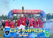 Wabup Natuna Serahkan Trofi Juara Dandenhanud 477 Cup I Kepada Tanjung FC