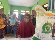 226 Keluarga di Desa Rejai Terima Bantuan Beras dari Badan Ketahanan Pangan Nasional