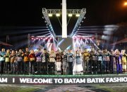 Batik Batam Bersinar di Malam Puncak BBFW 2025, Simbol Kreativitas dan Kebanggaan